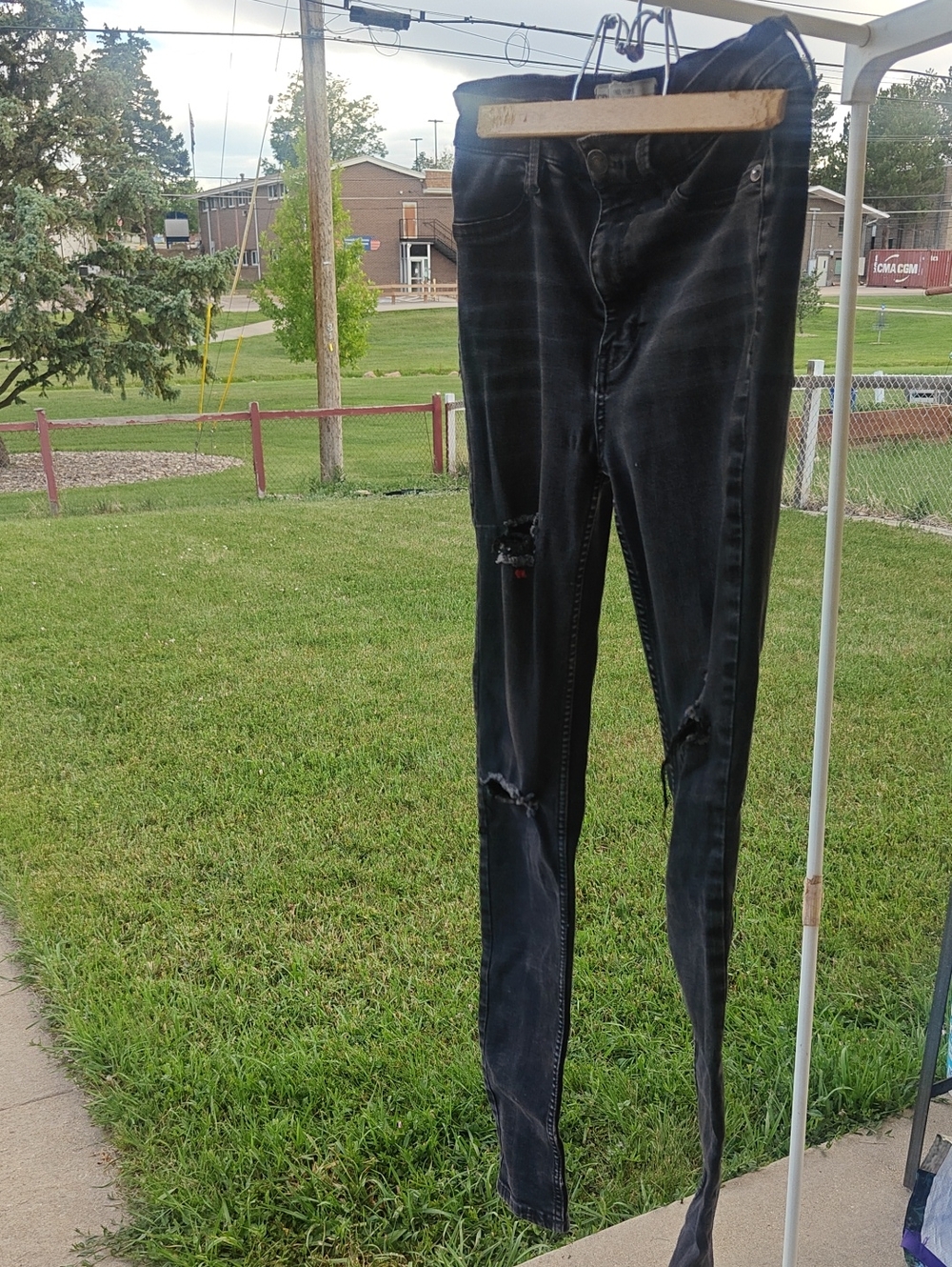 Free People W 27 Black distressed Women’s Skinny Jeans